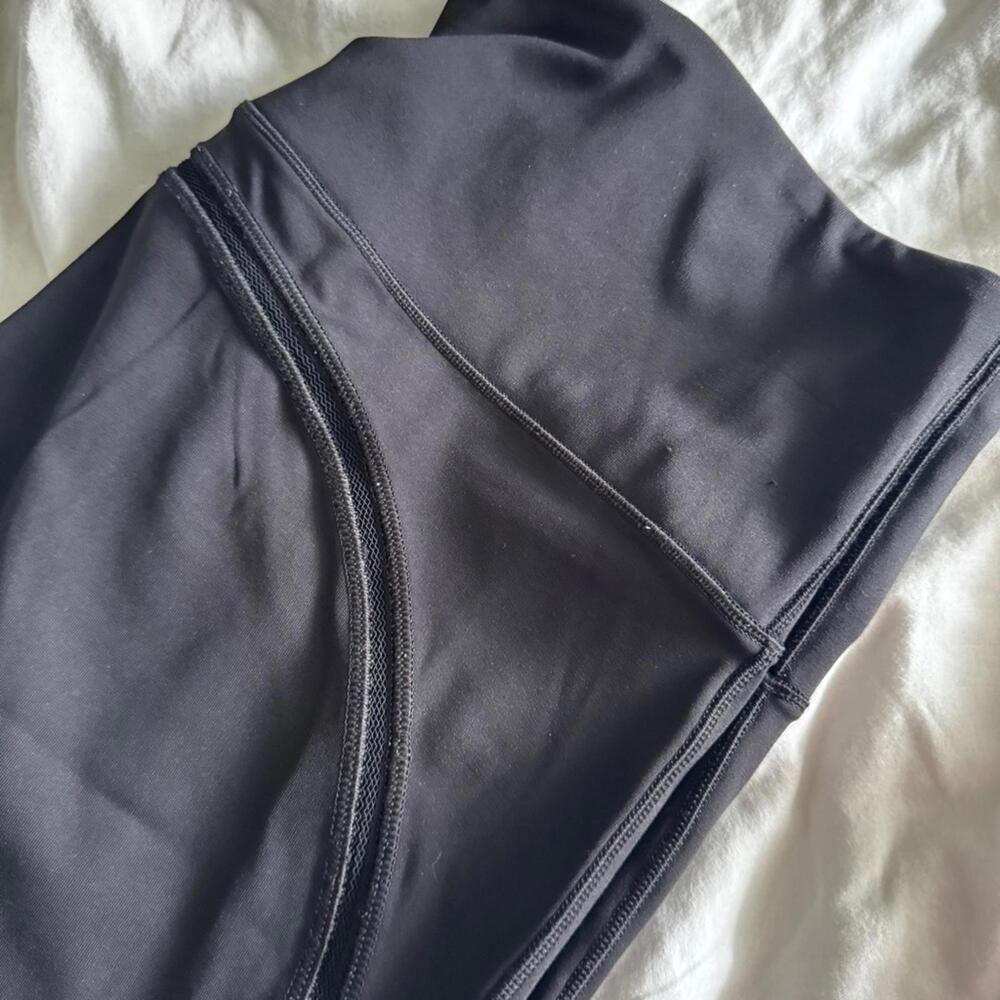 1 Lululemon Fresh In Mesh Tight (25") - Black - Picture 7 of 9